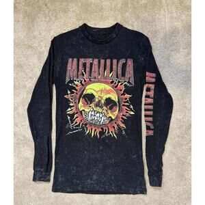 Men’s Small Metallica Concert Long Sleeve T-Shirt Flaming Skull Black and Gray